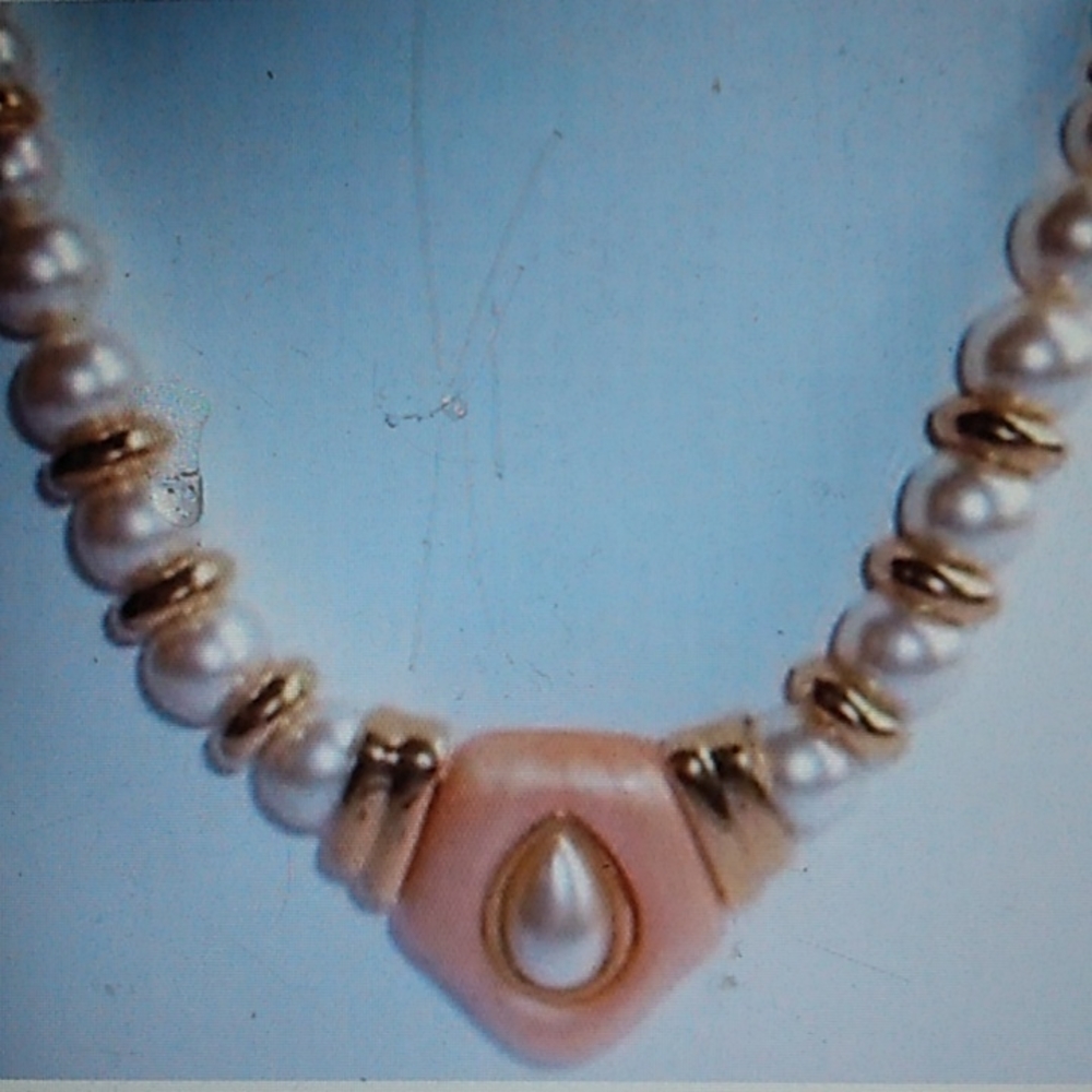 LOVELY LUCITE 80s NAPIER VINTAGE PEARLIZED CHOKER NECKLACE